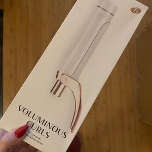 T3 voluminous curls heat tool, NIB